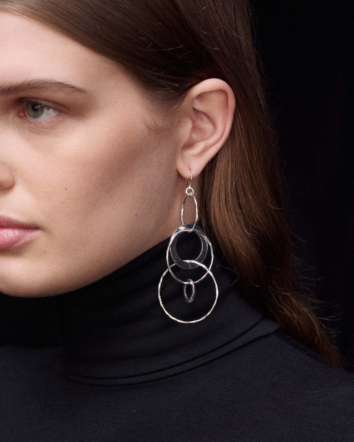 925 Silver Hammered Jet Set Interlocked Circle Earrings - On Model Side Detail | IPPOLITA