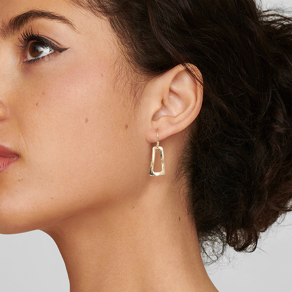 Small Wavy Open Shape Earrings