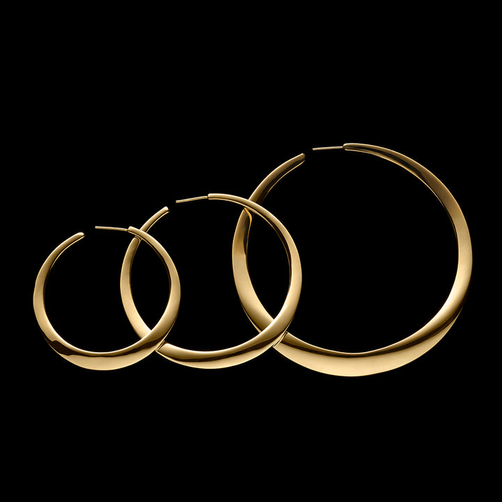 18K Gold Twisted Hoop Earrings - Size Comparison Display | IPPOLITA